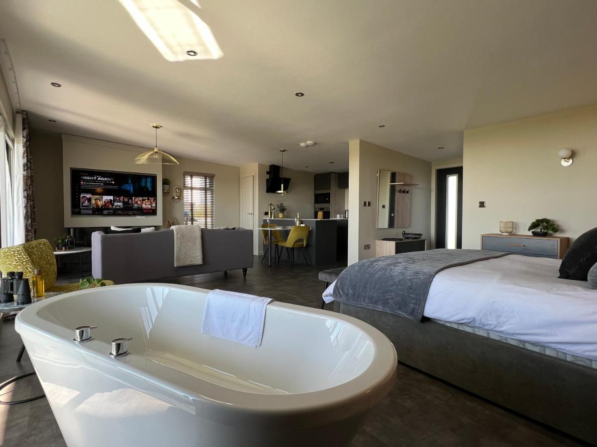 Loudoun Mains Luxury Lodges Newmilns エクステリア 写真