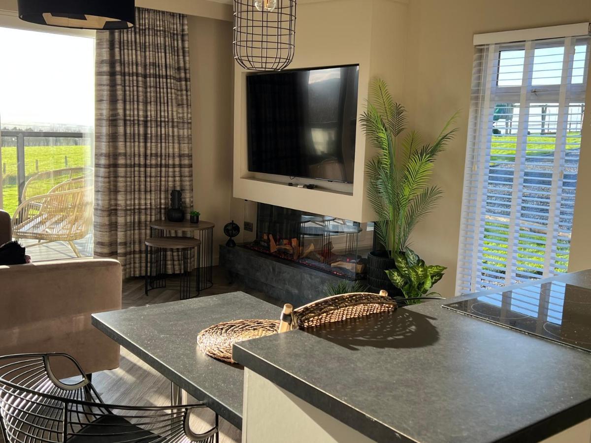 Loudoun Mains Luxury Lodges Newmilns エクステリア 写真