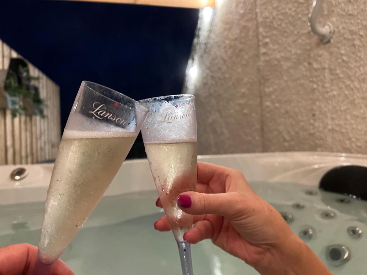 Loudoun Mains Luxury Lodges Newmilns エクステリア 写真