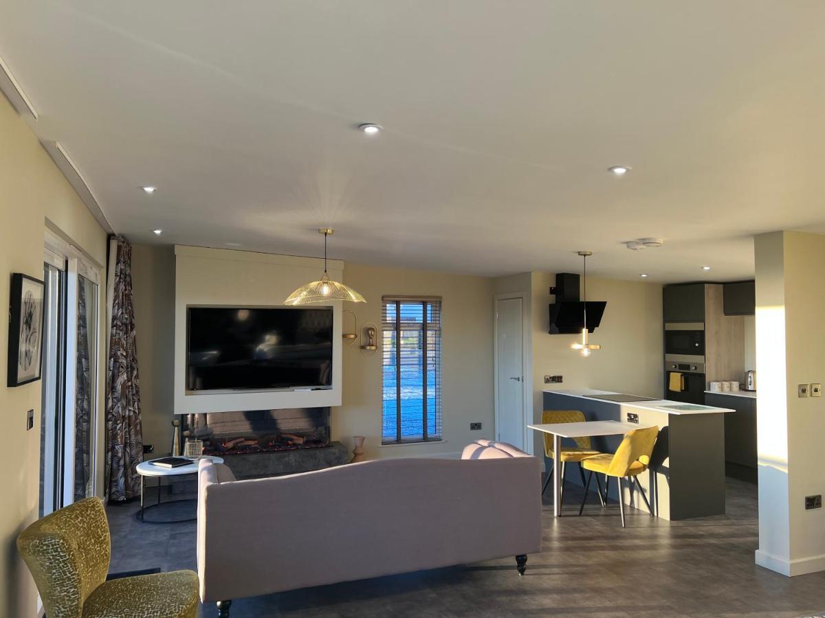 Loudoun Mains Luxury Lodges Newmilns エクステリア 写真